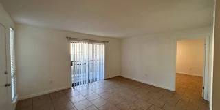 1 BR Condo in Greenbriar Walking Distance to U of M! Gallery 4