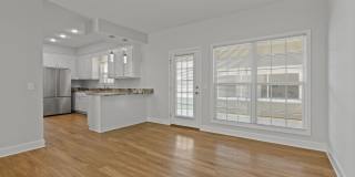 Stunning Newer Townhouse Gallery 7