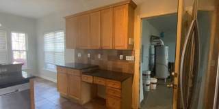 Room in 4 Bedroom Home at Hampton Pl Dr Gallery 8