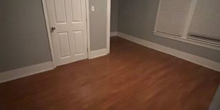Come see this Charming 1 bedroom 1 bathroom duplex off of S. Parkway Gallery 5
