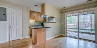 1915 Sussex | Townhouse | 2 Bedroom 1.5 Bath | 07/16/2026 Gallery 9
