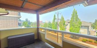 $1,950 - 2 Bed / 1 Bath Fully Furnished Condo in Secure Building in Rockwood/Manito Neighborhood Gallery 23