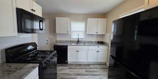Spacious 2 Bed, 1.5 Bath Duplex Near Red Bridge Gallery 5