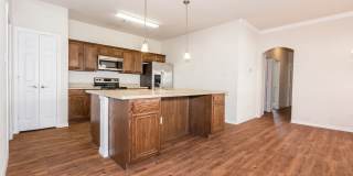 Great 3 bed/2 bath Home Backing onto Holland Park Recreation Area/Trail!! Gallery 1