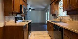 Adorable 3 bedroom, 2 bath home in Aledo Gallery 6