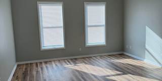 2 bedroom, new floors, walkable! Gallery 4