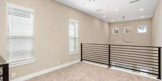Luxury 3/2.5 Townhome Gallery 20