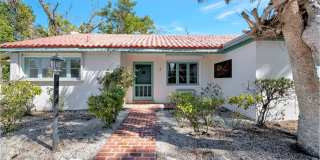 ALL THE CHARM! - Siesta Key 1+ acre on the Bay - 3 bed/ 2 bath pool home Gallery 7