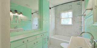 1507 Northwest 28th Street - A Gallery 13