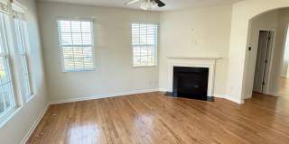 End-Unit Cornelius Townhome | 3BR + Flex Room | Fenced Courtyard | Near Birkdale & Greenway Gallery 4