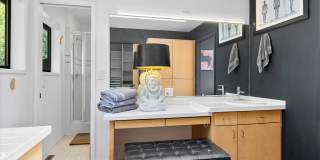 Westside Gem With Amazing Views Gallery 18