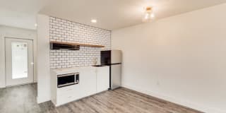 The Empire Gallery 13