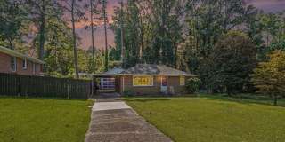Great location! 2 bedroom 1 bath Gallery 1