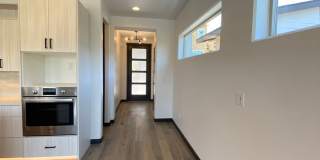 Close to Micron, 3 Bedroom 3 bath w/ a Million Dollar View! Gallery 9