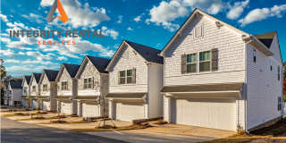 3BD Townhome Convenient to Hwy 74/ Minutes to Bypass - MOVE IN READY Gallery 1