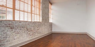 DH Holmes Gallery 24