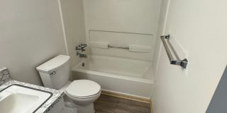 Large 2/2 Waikiki Condo with Parking, Lanai, A/C & W/D in unit! Gallery 16