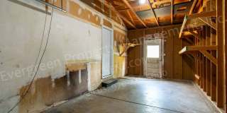 3-Bedroom Home Near Dining and Shopping Gallery 24