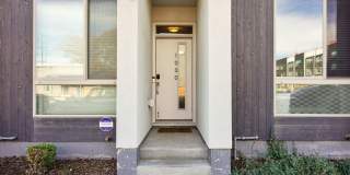 Stunning LOHI 2bd/2ba Townhome w/ Private Garage and Rooftop! Available 4/6/26! Gallery 1