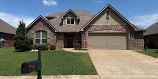 Discover this well-appointed 4-bedroom, 3-bath home in The Highlands at Forest Ridge, Broken Arrow. Gallery 1