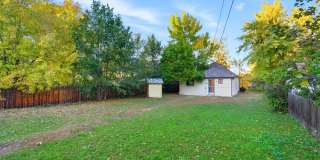 Charming house for rent, with laundry machines included and fenced yard. Gallery 18
