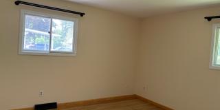 3 Bedrooms One Floor Ranch House with 2 car attached garage in Lyndhurst Gallery 14