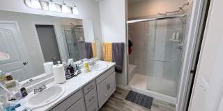 Stylish 3-Bedroom Townhome with Mountain Views & 2-Car Garage Gallery 10