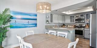 Updated & Furnished 3BR Townhome with Loft & Lake Access Gallery 3