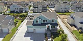 Large luxurious house with view of beautiful Utah Lake! Gallery 58
