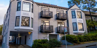 1729 Arch Street Gallery 18