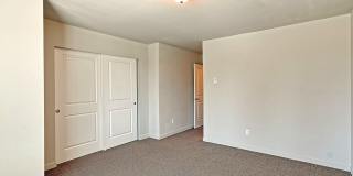 Spacious Townhome Near Silver Lake! Gallery 8