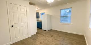 Recently renovated efficiency apartment in midtown Gallery 4