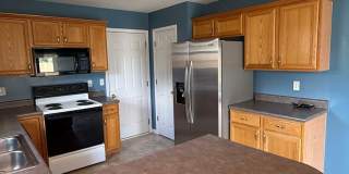 3 bed 2 bath Home with fenced in backyard Gallery 7