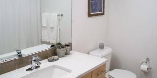 1 Bed 1 Bath Capitol Hill Condo! Rooftop + Gym Access Gallery 9