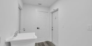 382 McArthur Boulevard Gallery 18