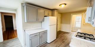 NEWLY RENOVATED 4-BED PENTHOUSE UNIT WITH EASY ACCESS TO HIGHWAY AND PUBLIC TRANSPORTATION! Gallery 7