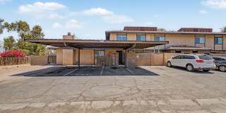 Fully Remodeled South Tempe 3BR Townhome w/ Private Yard, W/D & Parking Gallery 23