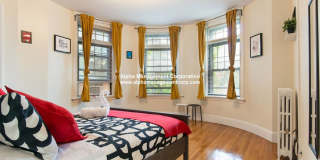 Amazing Coolidge Corner Apt right by T, Shopping, Nightlife and Restaurants.  Quick commute to BU! Gallery 3