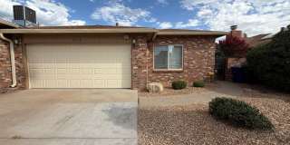 Attractive 3 Bedroom 2 Bathroom Home In The Northeast Heights! Gallery 1