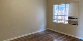 Midtown - Convenient Duplex - Move in Ready! Gallery 5