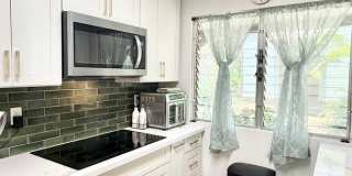 PARTIALLY FURNISHED 3br/2.5ba/2pkg Townhouse w/ENCL yard! Gallery 3