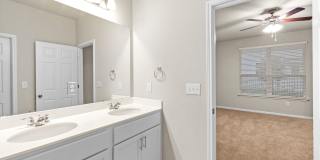 Beautiful 4bd/3.5ba Home! Upstairs Bonus Room & Faces Greenbelt in South Austin! Gallery 16