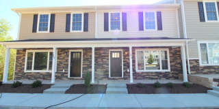 Stylish and Spacious Townhome Near Sentara – 4 Beds | 3.5 Baths | 2,300 Sq. Ft. Gallery 1
