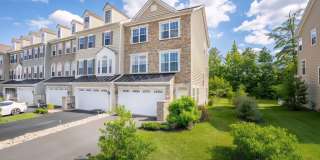 Spacious End-Unit Townhome for Rent in Meridian Crossing – 3BR, 4BA, 2-Car Garage. $3,095.00/month Gallery 4