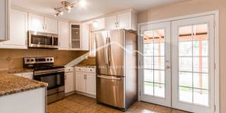 1/2 Duplex with Central AC and Fenced Yard Gallery 9