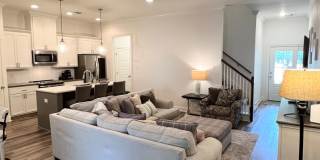 SPACIOUS 3 BEDROOM HOME WITH ALL UTILITIES INCLUDED Gallery 4