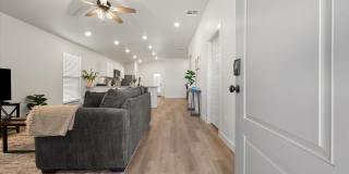 2505 Kenwood Avenue Gallery 3