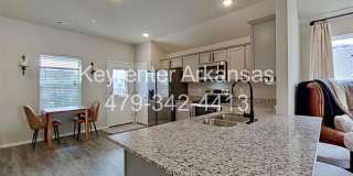 Stylish 3 Bed / 2 Bath with Open Layout & Backyard Retreat Gallery 10