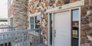 Fully Furnished Townhome Blocks Away From Downtown Gallery 5
