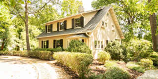 Large 4 Bedroom Home On Oakhurst Circle Gallery 1